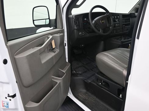 Used 2025 Chevrolet Express 2500 w/ Driver Convenience Package RWD image 10
