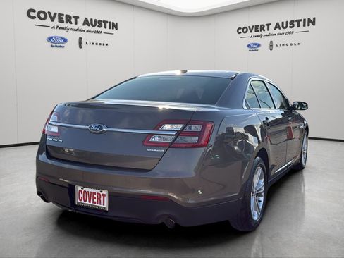 Used 2016 Ford Taurus SE image 5