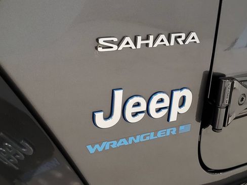 Used 2023 Jeep Wrangler Unlimited Sahara w/ Cold Weather Group AWD/4WD image 7