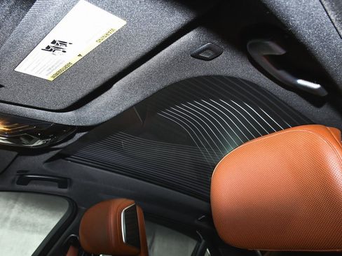 Used 2025 BMW 760i xDrive image 56