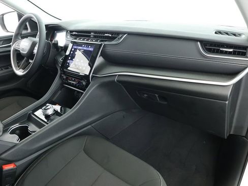 Used 2023 Jeep Grand Cherokee Laredo image 22