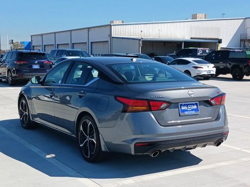 Used 2024 Nissan Altima 2.5 SR w/ SR Premium Package image 6