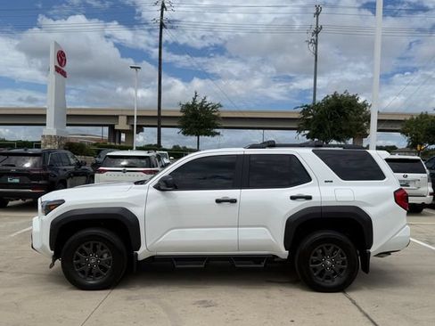 Used 2026 Toyota 4Runner SR5 AWD/4WD image 7