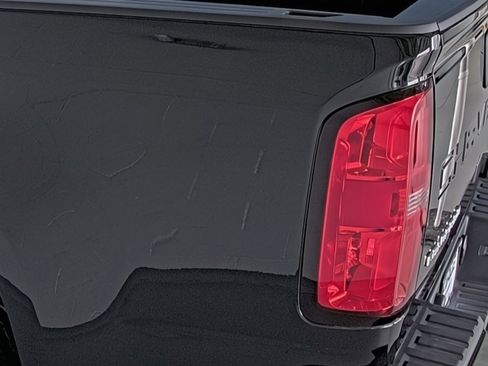 Used 2022 Chevrolet Colorado Z71 w/ Z71 Midnight Edition image 10