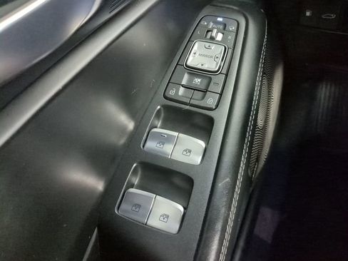 Used 2018 Genesis G90 3.3T Premium image 30