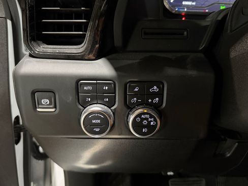 Used 2024 GMC Sierra 2500 AT4 w/ AT4 Preferred Package AWD/4WD image 32
