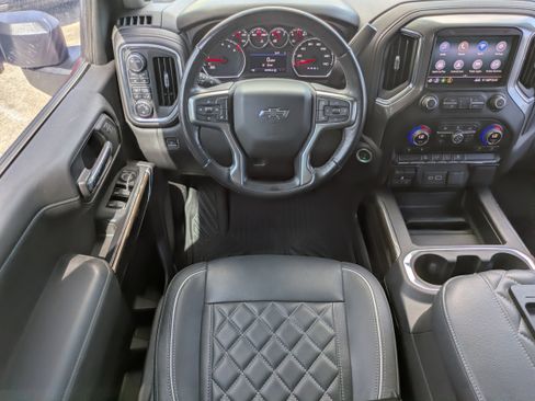 Used 2021 Chevrolet Silverado 1500 LT Trail Boss w/ Bed Protection Package AWD/4WD image 4