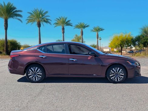 Used 2024 Nissan Altima 2.5 SV image 6