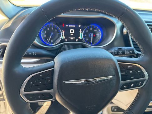 Used 2024 Chrysler Pacifica Touring-L image 14