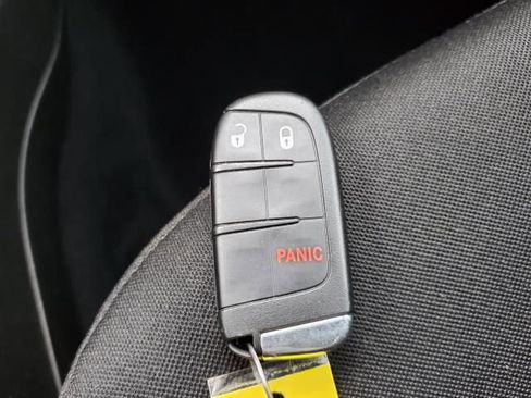 Used 2017 Jeep Renegade Altitude image 31