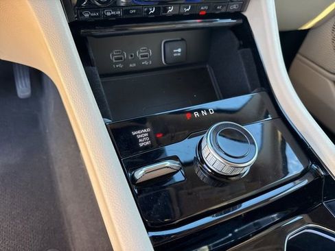 Used 2022 Jeep Grand Cherokee Limited w/ Luxury Tech Group II image 13