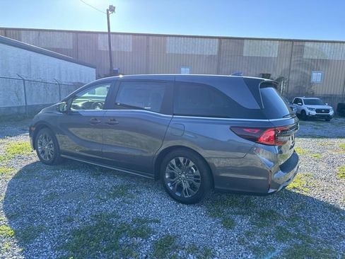 New 2026 Honda Odyssey Touring image 2
