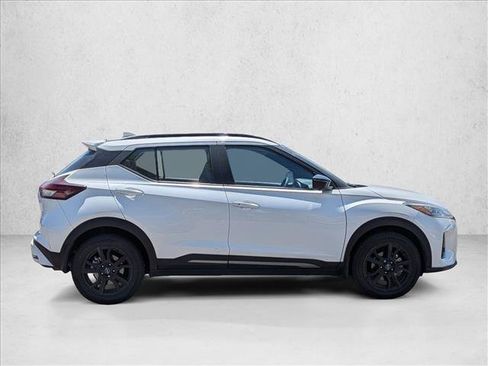 Used 2024 Nissan Kicks SR w/ SR Premium Package FWD image 4