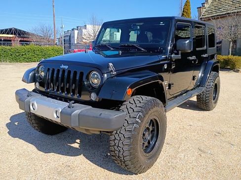 Used 2014 Jeep Wrangler Unlimited Sahara w/ Connectivity Group image 5
