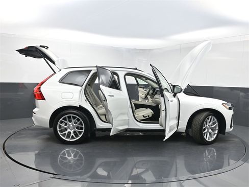 Used 2025 Volvo XC60 B5 Ultra w/ Protection Package Premier image 34