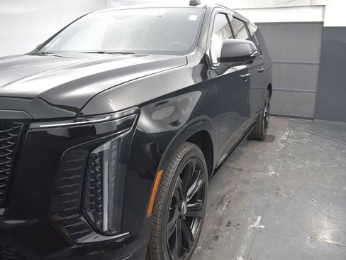 Certified 2025 Cadillac Escalade ESV Sport Platinum image 45