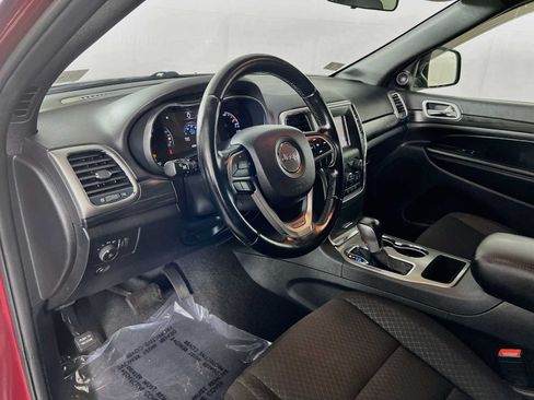 Used 2021 Jeep Grand Cherokee Laredo AWD/4WD image 9