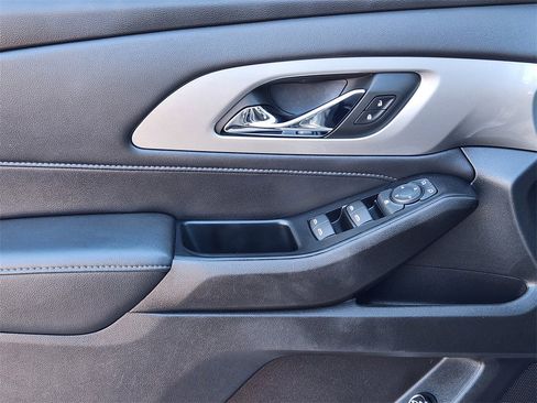 Used 2023 Chevrolet Traverse LT image 22