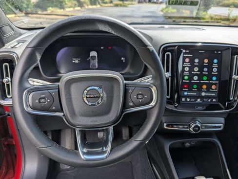 Used 2023 Volvo C40 P8 Recharge Ultimate w/ Protection Package Premier image 18