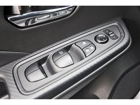 Used 2025 Nissan Versa SV w/ Trunk Package image 19