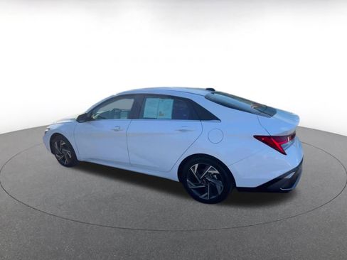 Used 2025 Hyundai Elantra SEL image 10
