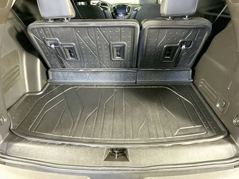Used 2023 Chevrolet Traverse LT w/ LT Premium Package AWD/4WD image 37