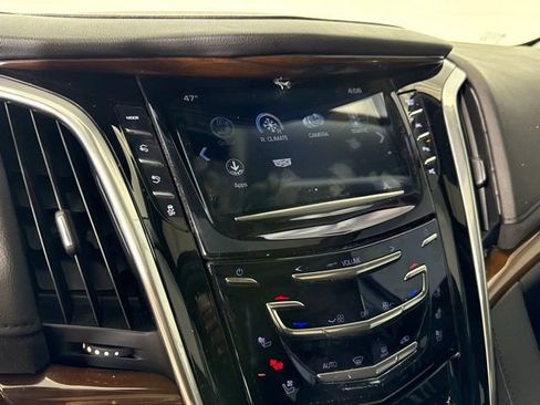 Used 2020 Cadillac Escalade Luxury image 17