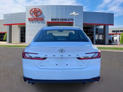 Used 2025 Toyota Camry SE image 9