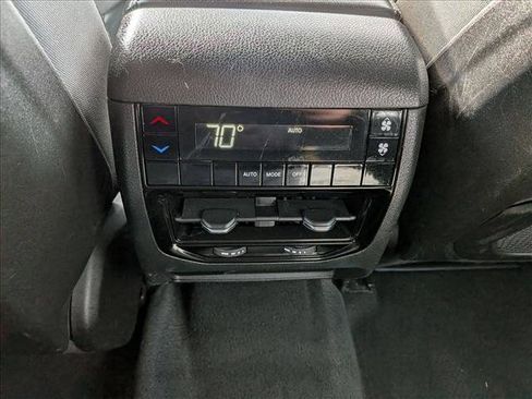 Used 2024 Jeep Grand Cherokee L Laredo image 18