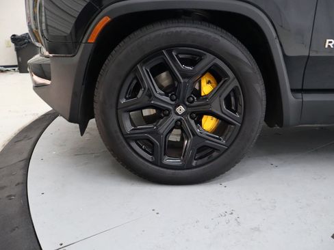 Used 2022 Rivian R1T Adventure image 12