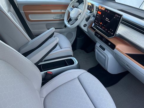 New 2025 Volkswagen ID. Buzz 1st Edition AWD/4WD image 15