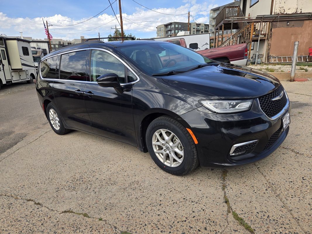 Used 2022 Chrysler Pacifica Touring-L FWD image 14