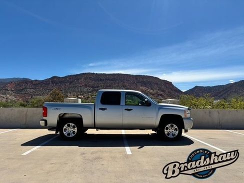 Used 2011 Chevrolet Silverado 1500 LT AWD/4WD image 3