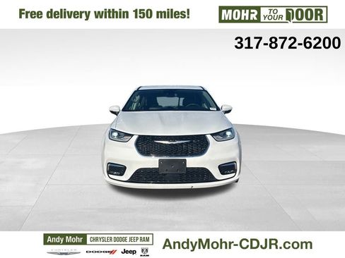 Used 2023 Chrysler Pacifica Touring-L image 2