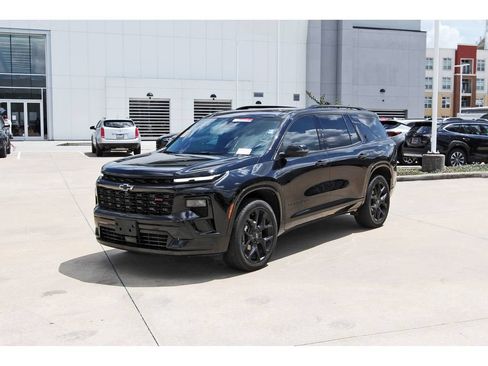 Used 2025 Chevrolet Traverse RS w/ LPO, Floor Liner Package FWD image 3