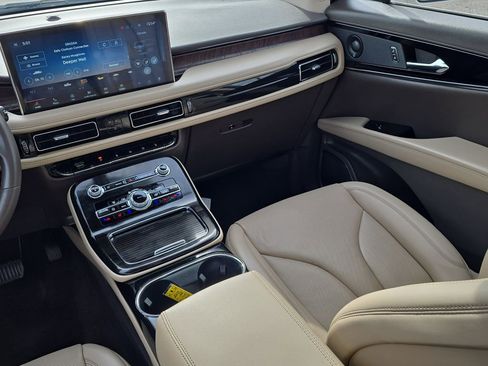 Used 2022 Lincoln Nautilus Reserve AWD/4WD image 14