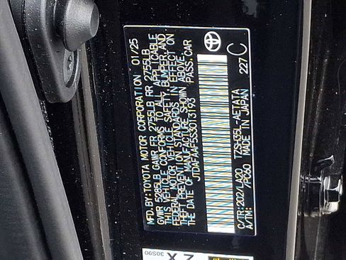 Certified 2025 Toyota Crown Platinum image 30