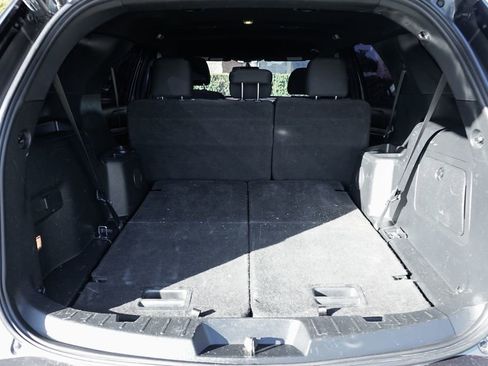 Used 2017 Ford Explorer XLT w/ Equipment Group 201A image 9