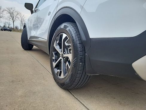 Used 2023 Kia Sportage EX image 17