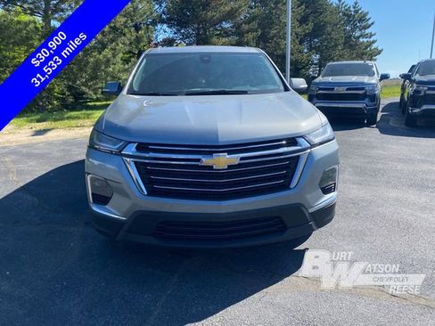 Used 2023 Chevrolet Traverse LT FWD image 9