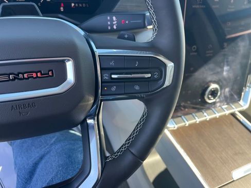 Used 2026 GMC Acadia Denali w/ Super Cruise Package image 12