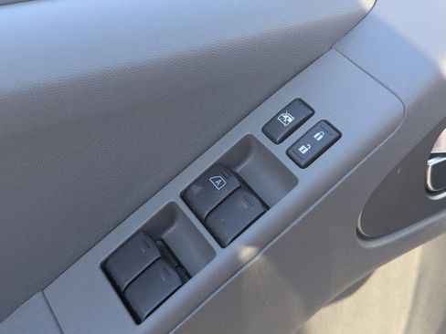 Used 2021 Nissan Frontier SV w/ Midnight Edition Floor Mats image 30