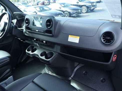 Used 2021 Mercedes-Benz Sprinter 3500 image 9