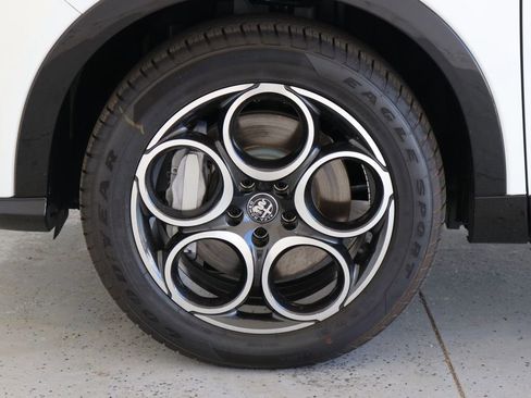 New 2025 Alfa Romeo Tonale w/ Premium Package image 32