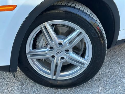 Used 2015 Porsche Cayenne S image 40