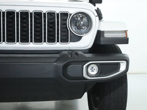 Used 2025 Jeep Wrangler Unlimited Sahara AWD/4WD image 8