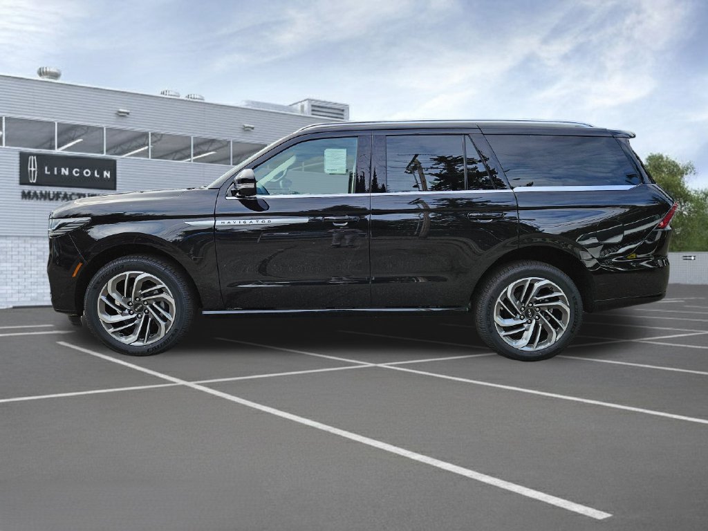 New 2027 Lincoln Navigator Reserve AWD/4WD image 2