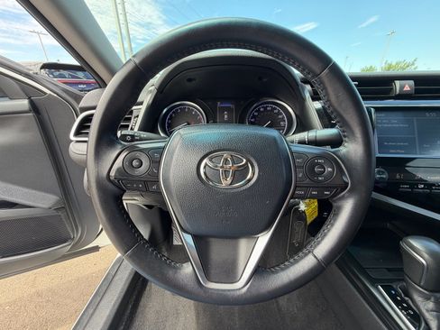 Used 2018 Toyota Camry SE FWD image 19
