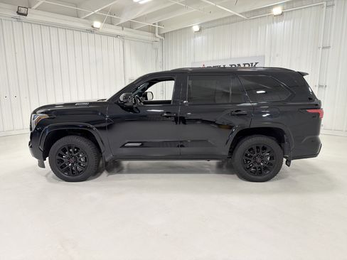 Used 2024 Toyota Sequoia Platinum AWD/4WD image 2