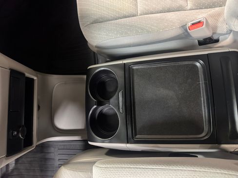 Used 2019 Toyota Sienna LE w/ LE Preferred Package image 15